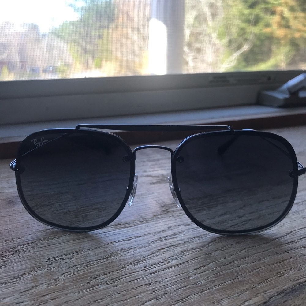 Ray Ban Aviators!